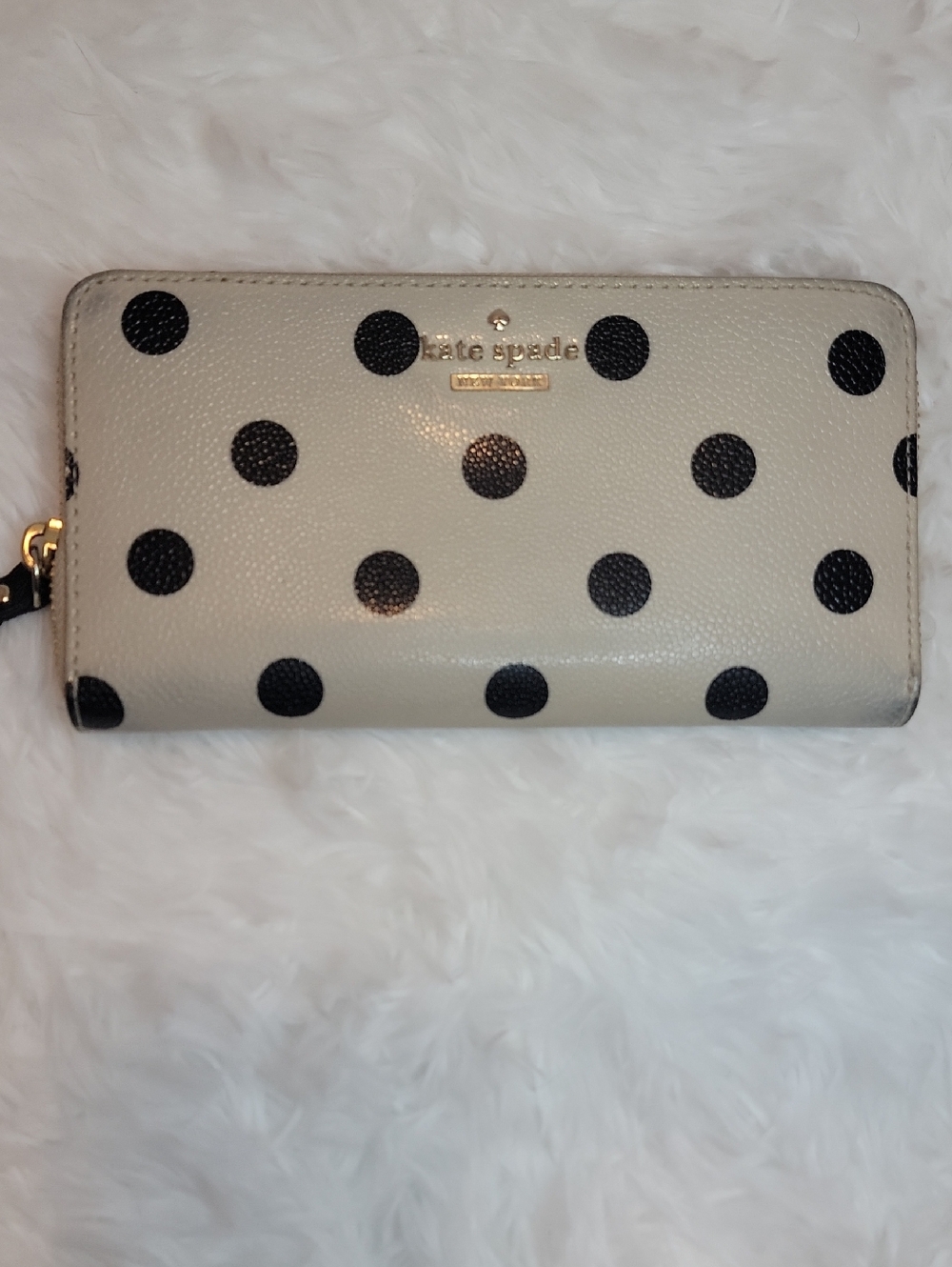 Kate Spade ♠️ Cedar Street Dot wallet with black polka dots
